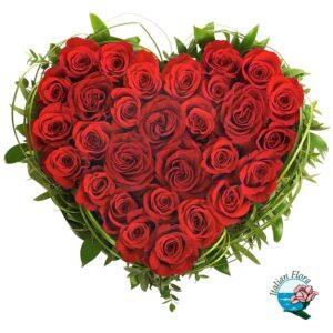 Composizione a forma di cuore composta da rose rosse