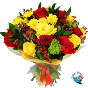 Bouquet rose rosse e fiori gialli