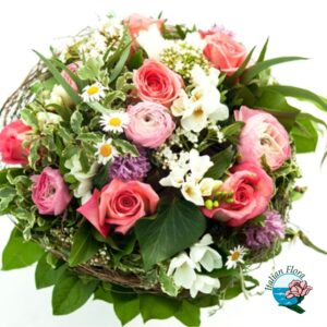 Bouquet primaverile con fiori di stagione