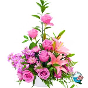 Centrotavola di rose e lilium rosa